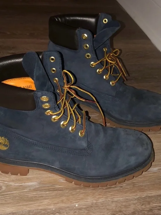 Navy Men's Timberlands Size 11 - Picture 1 of 3